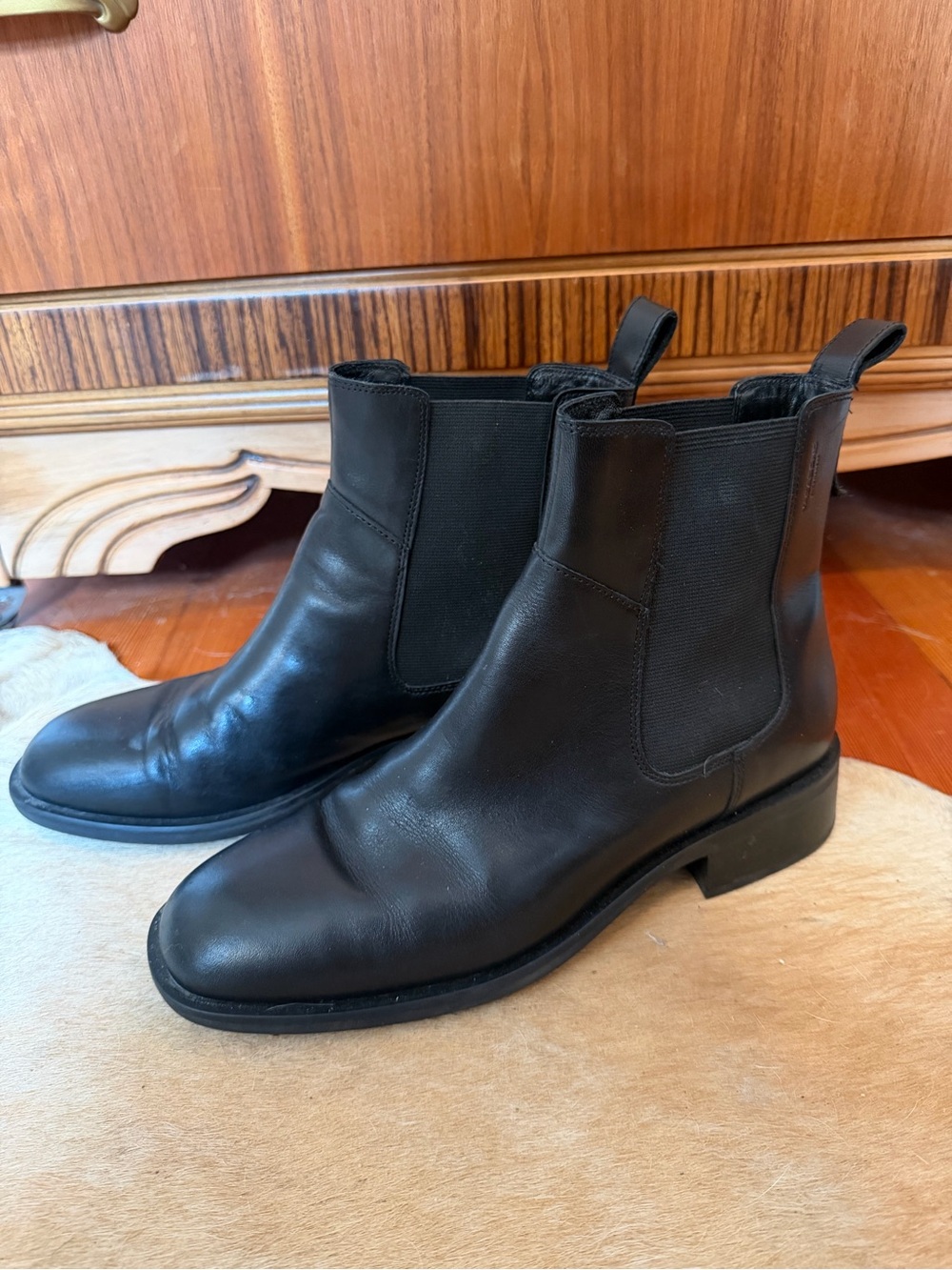 Vagabond Black Leather Chelsea Heeled Ankle Boots